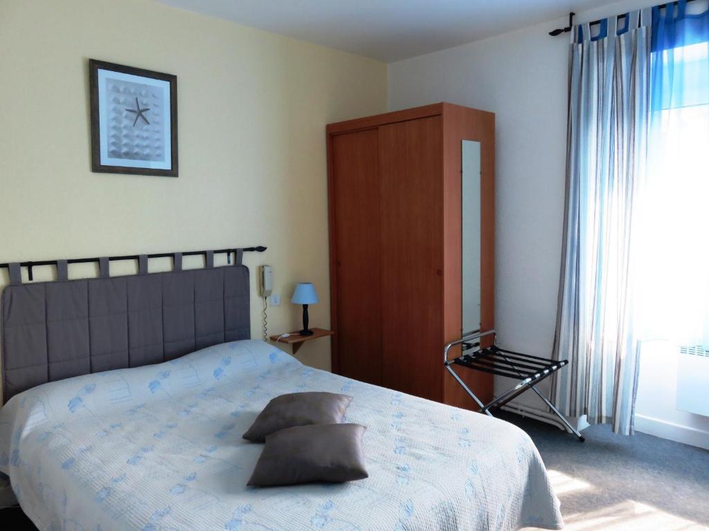 Le Relais Du Pont De Rhodes Hotel Frayssinet Стая снимка